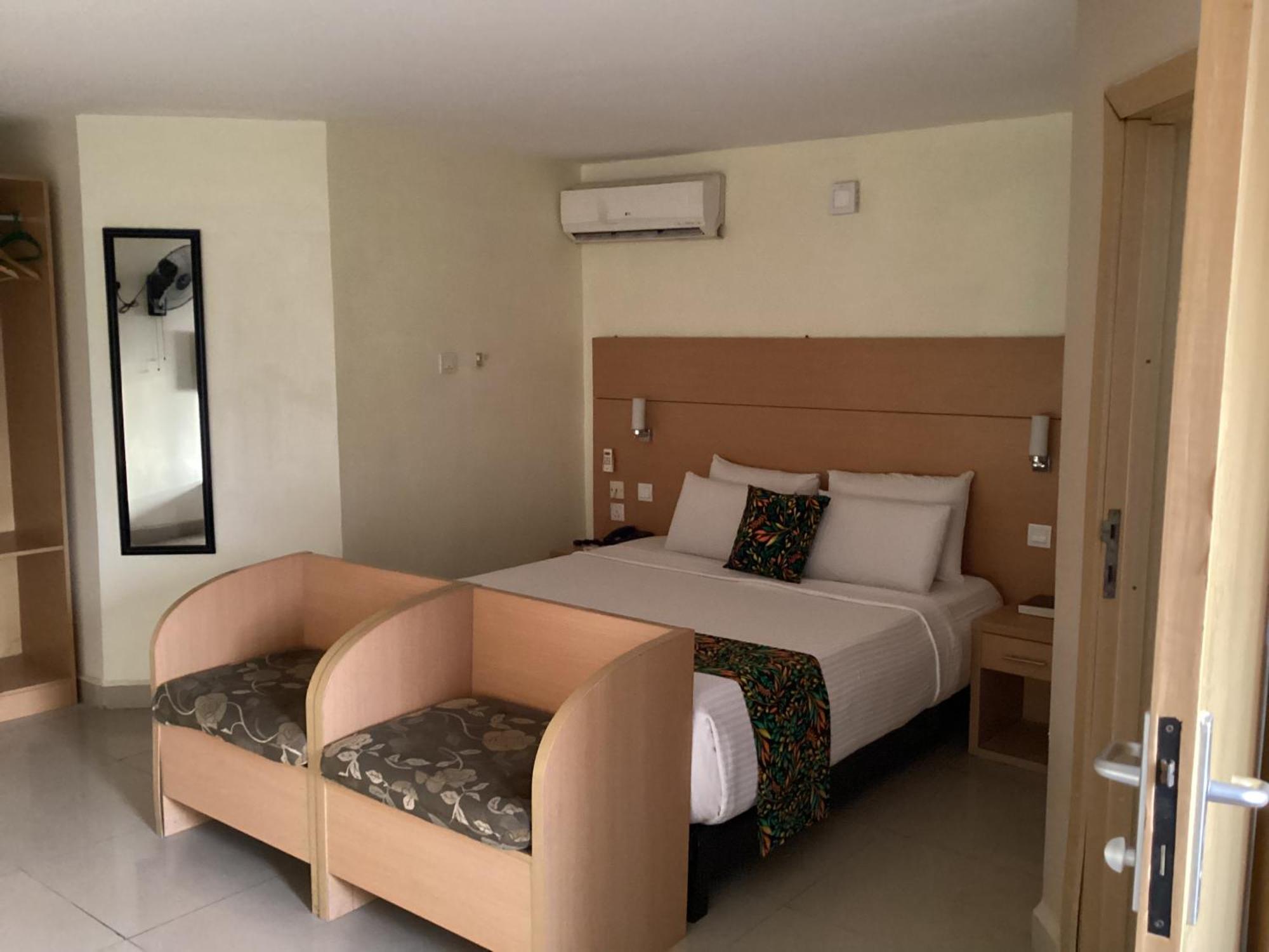 Adis Hotels Ιμπαντάν Εξωτερικό φωτογραφία
